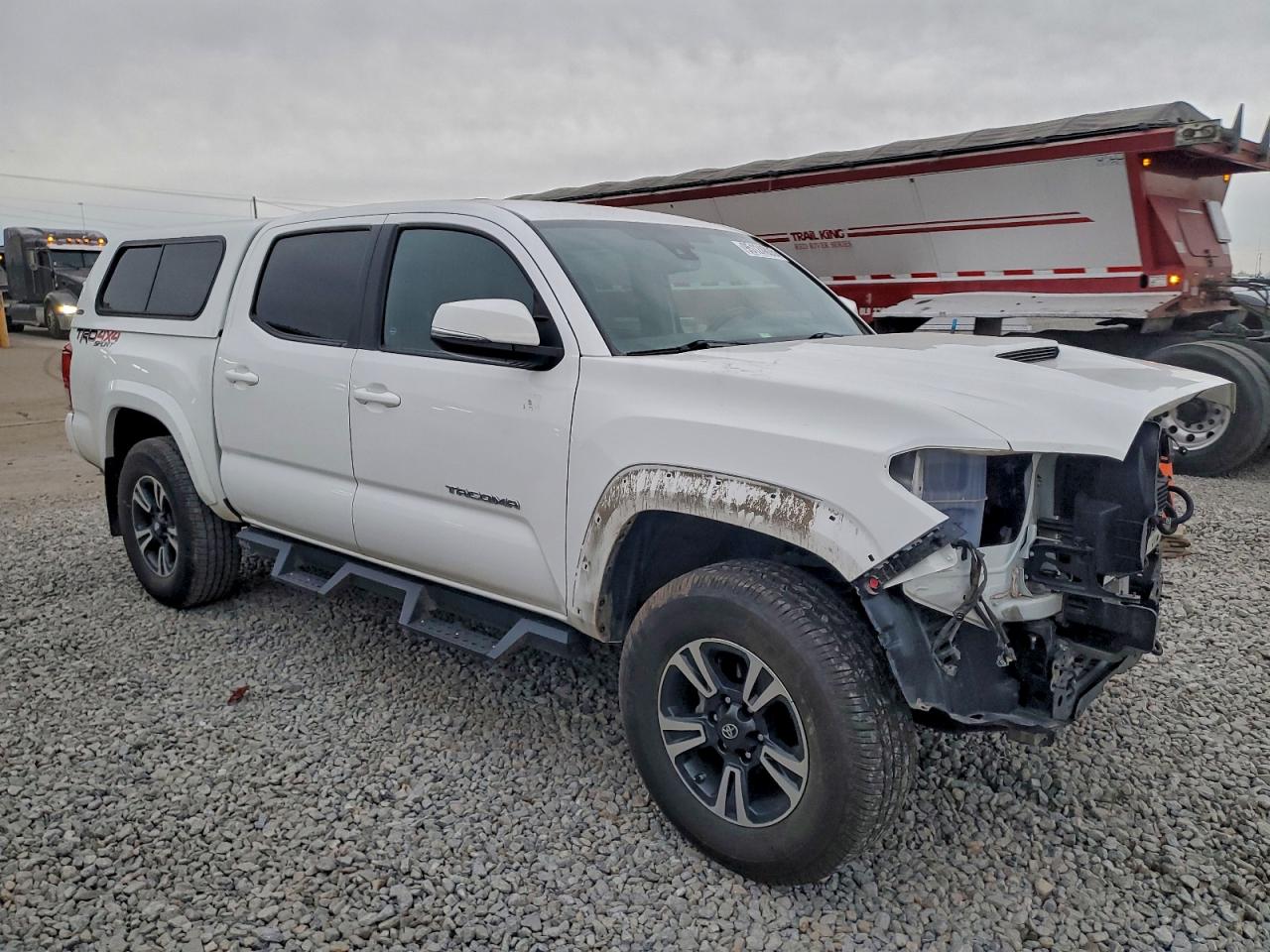 Toyota Tacoma Double Cab Image 2