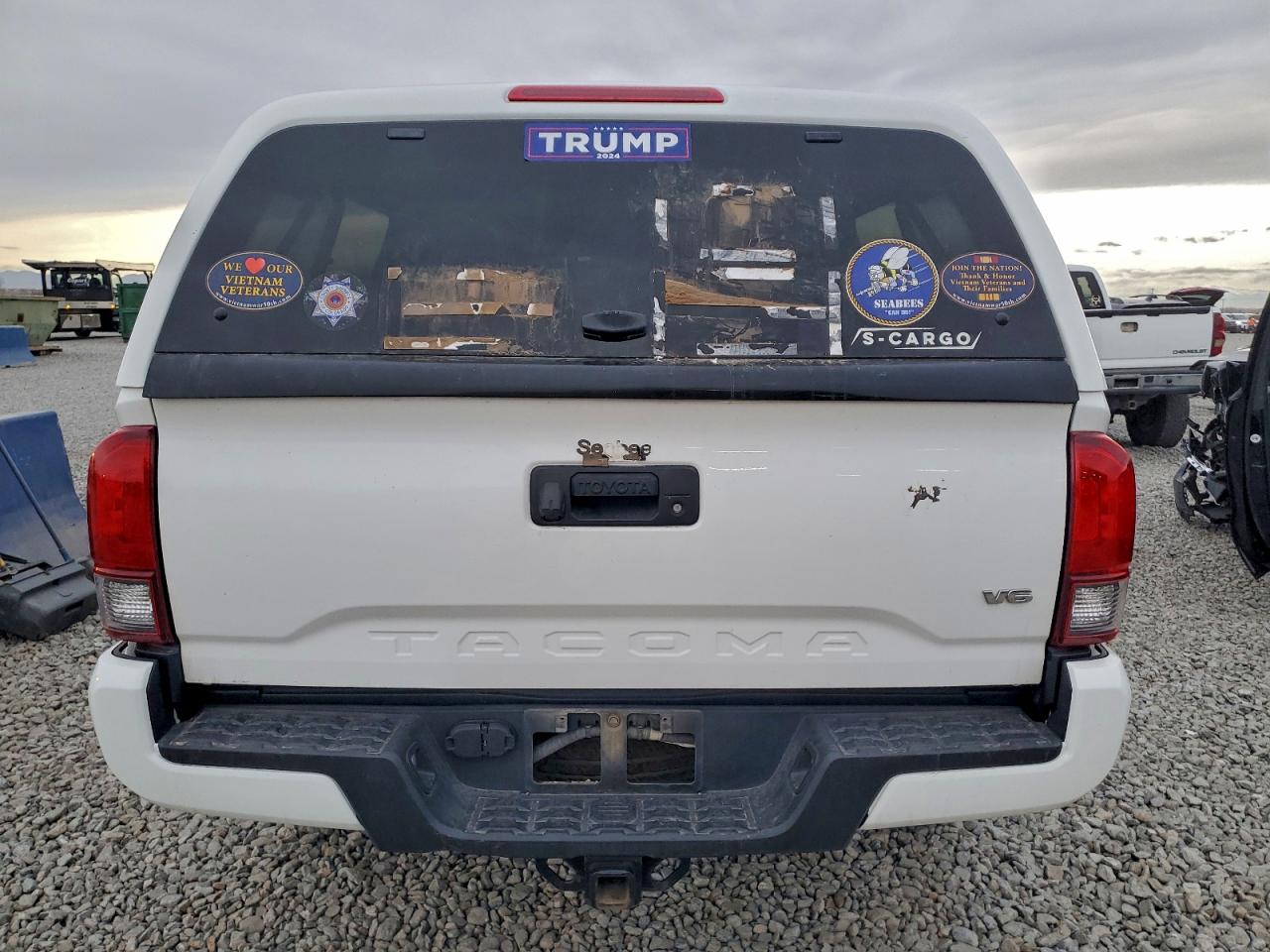 Toyota Tacoma Double Cab Image 3