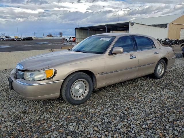  Salvage Lincoln Towncar