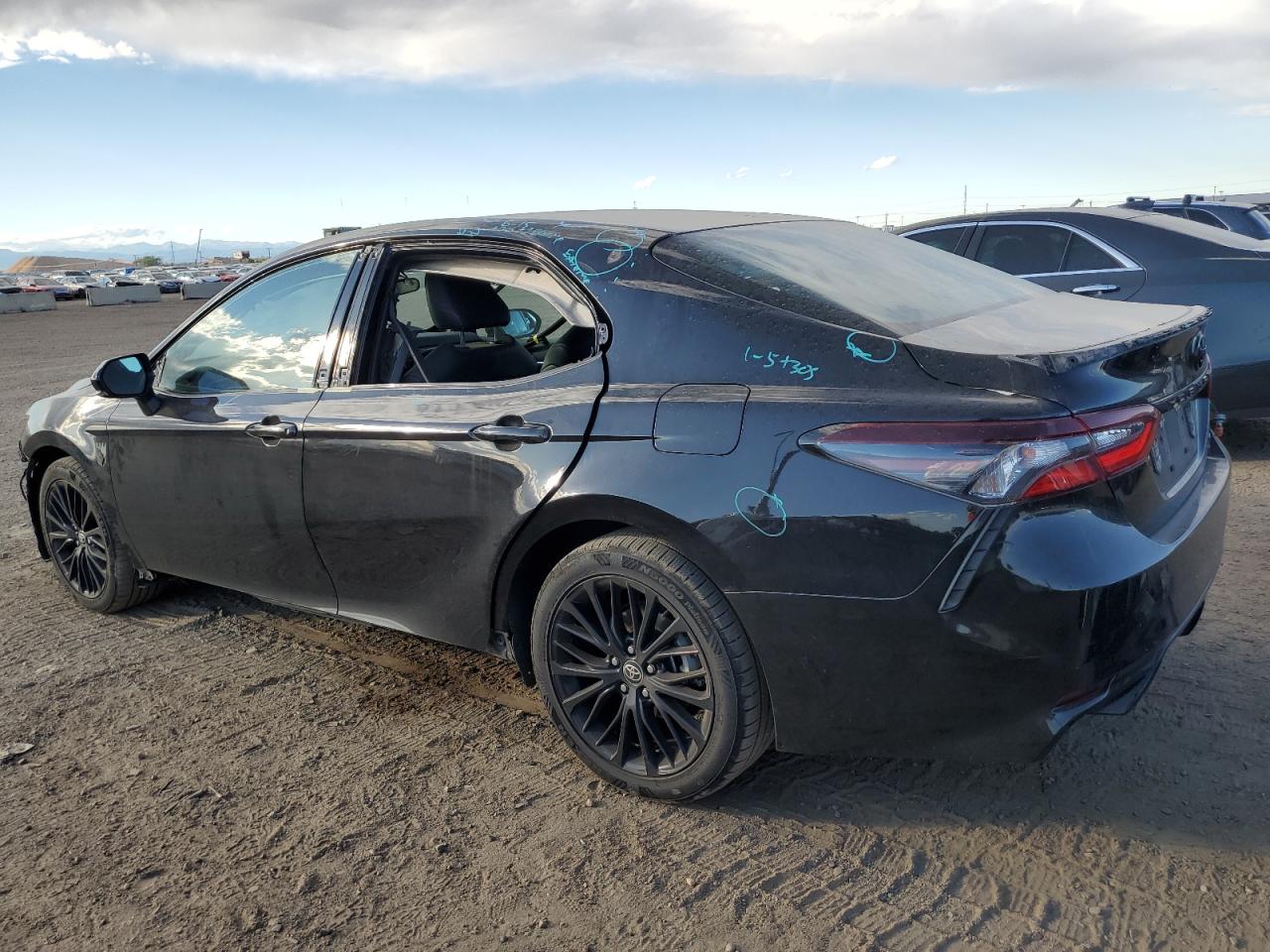 Toyota Camry Se Image 2