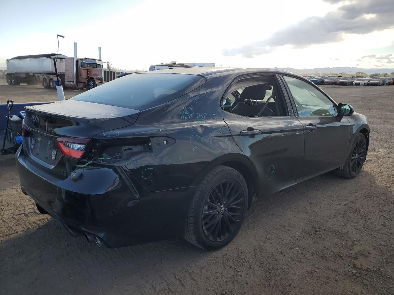 Toyota Camry Se Image 3