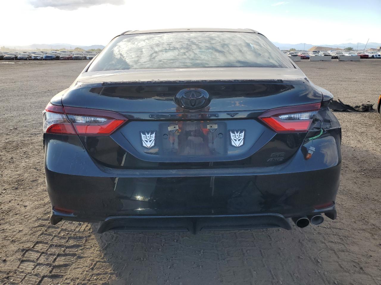 Toyota Camry Se Image 7