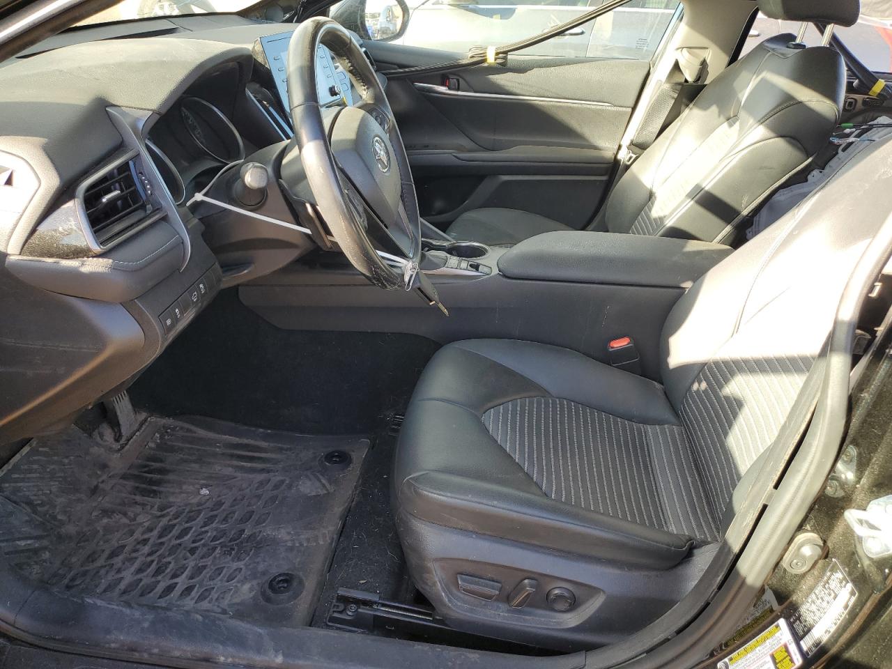 Toyota Camry Se Image 9