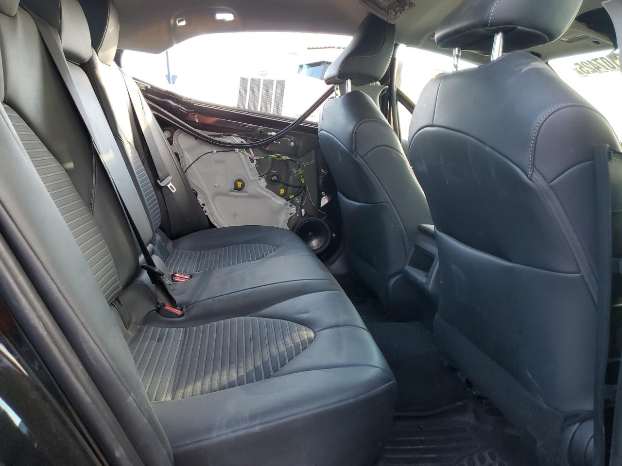 Toyota Camry Se Image 11