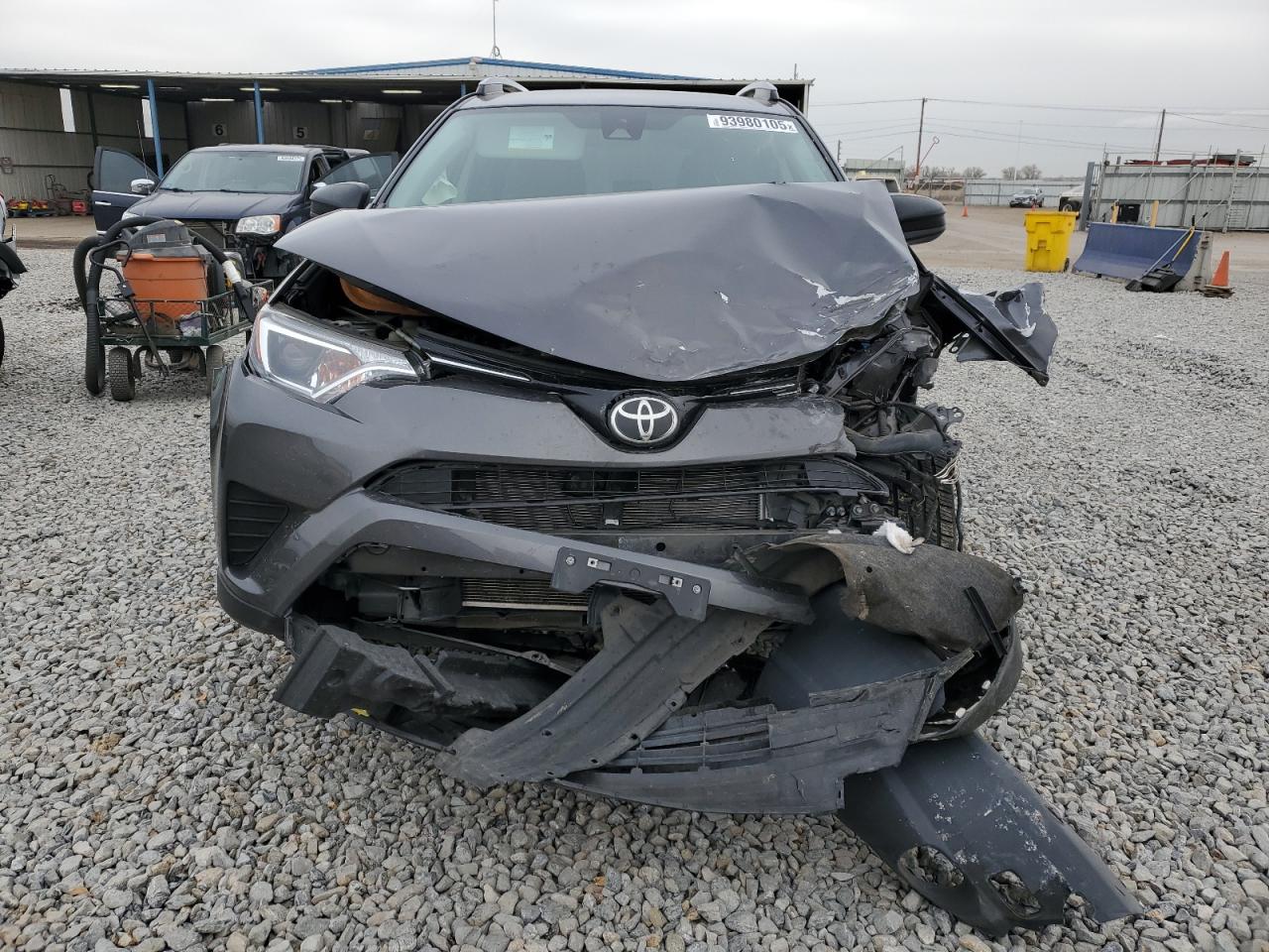 Toyota RAV4 Le Image 4