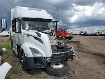  Salvage Volvo Vnl