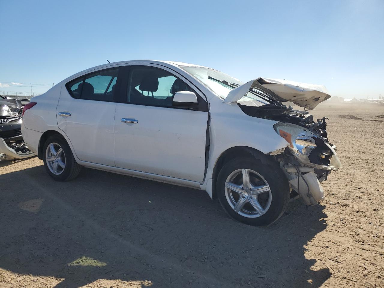 Nissan Versa S Image 3