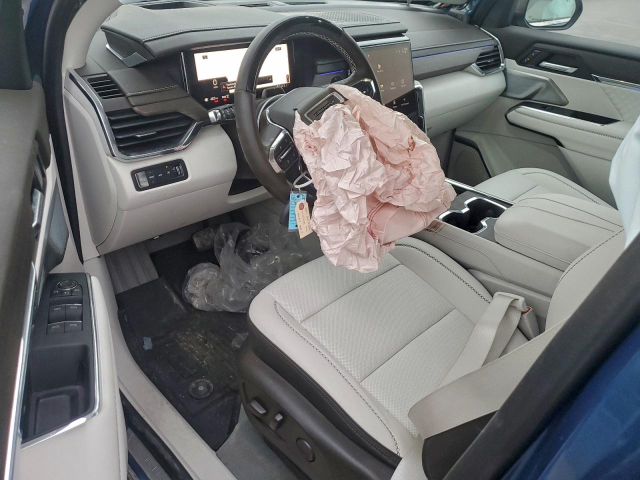 GMC Acadia Denali Image 12