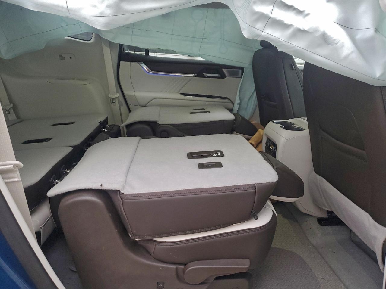 GMC Acadia Denali Image 3