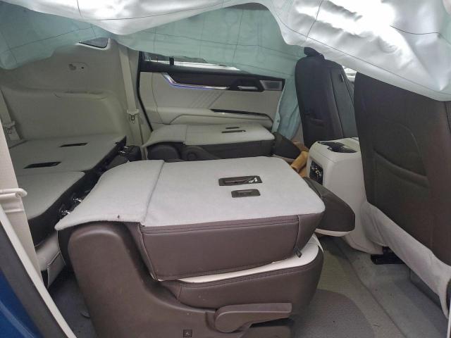 GMC Acadia Denali Image 3