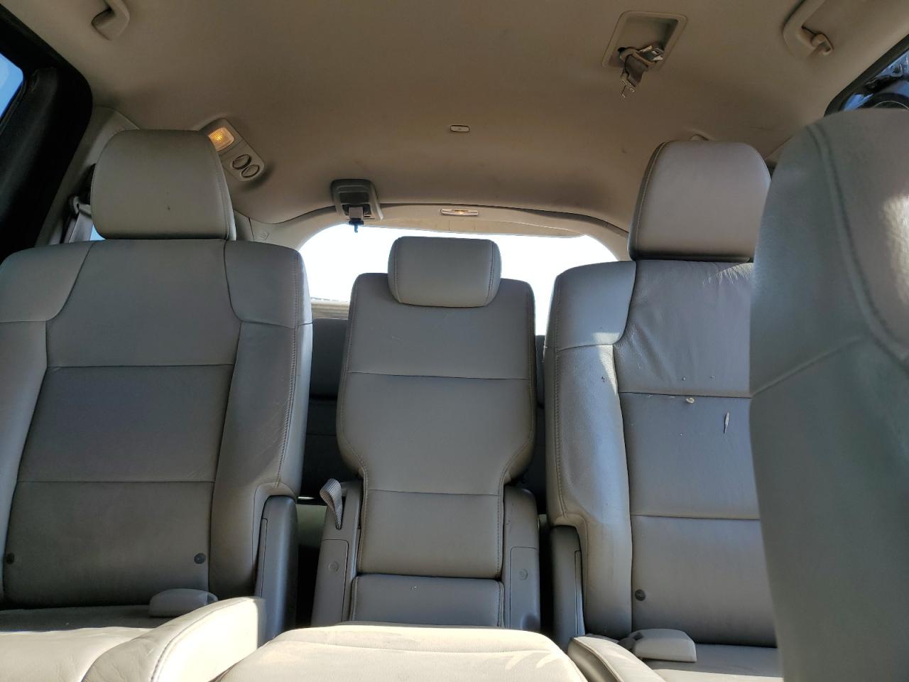 Honda Odyssey Touring Image 2