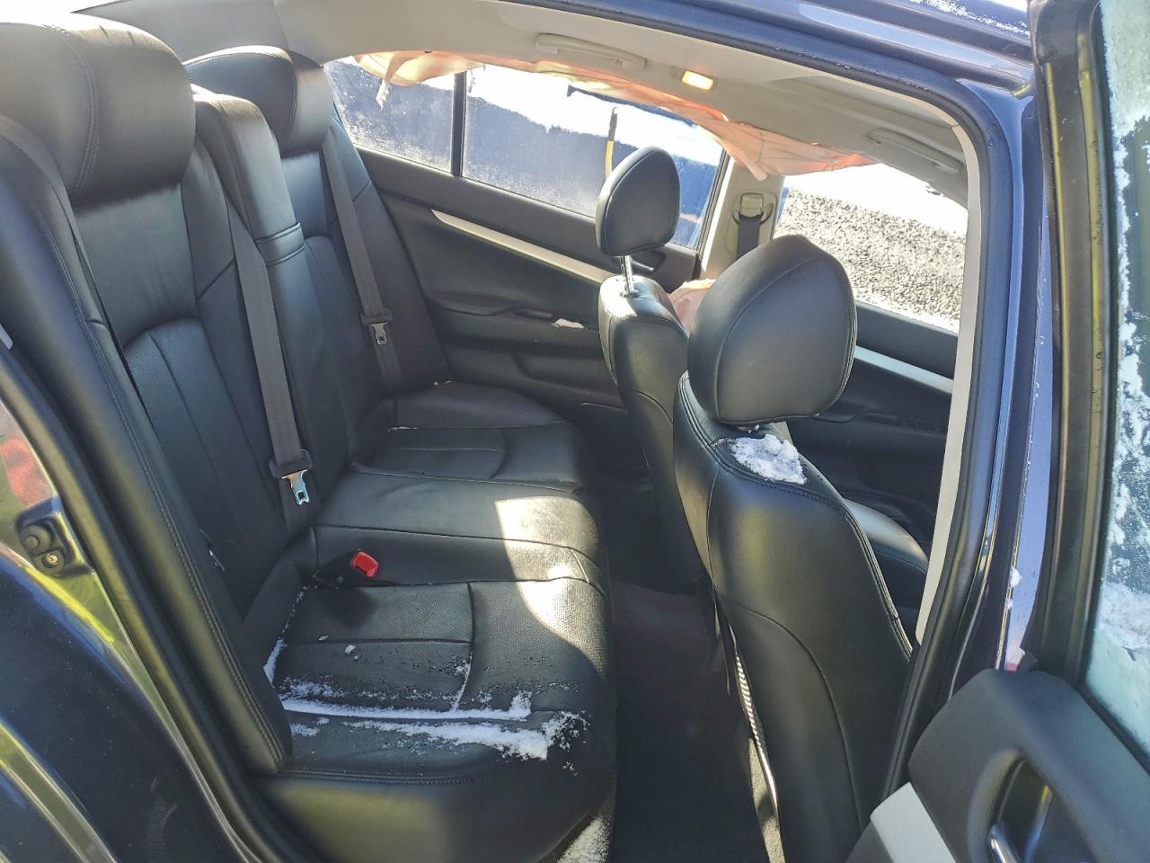 INFINITI G37 Image 10