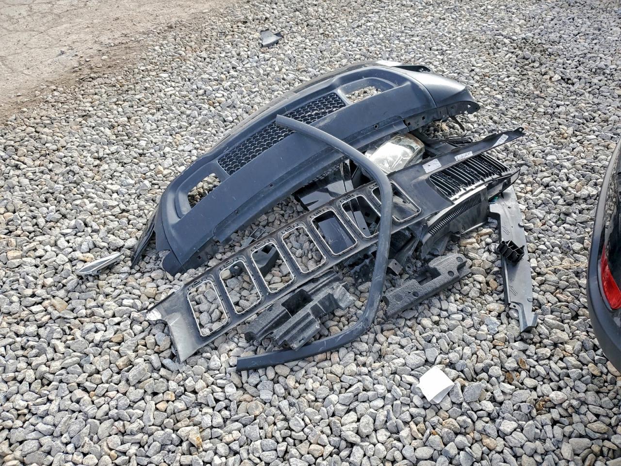 Jeep Grand Cherokee Laredo Image 12