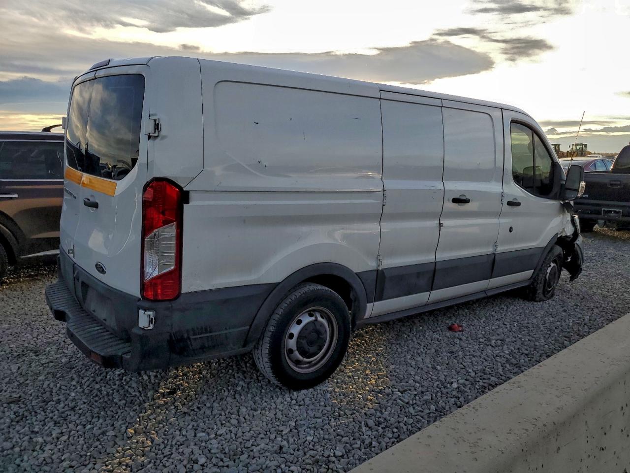 Ford Transit T-150 Image 4