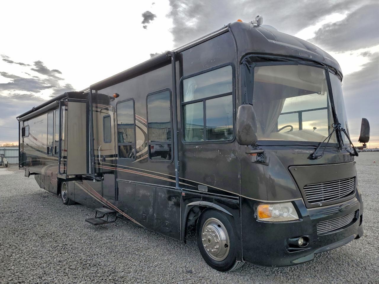 Freightliner Chassis M M Line Motor Home Image 1