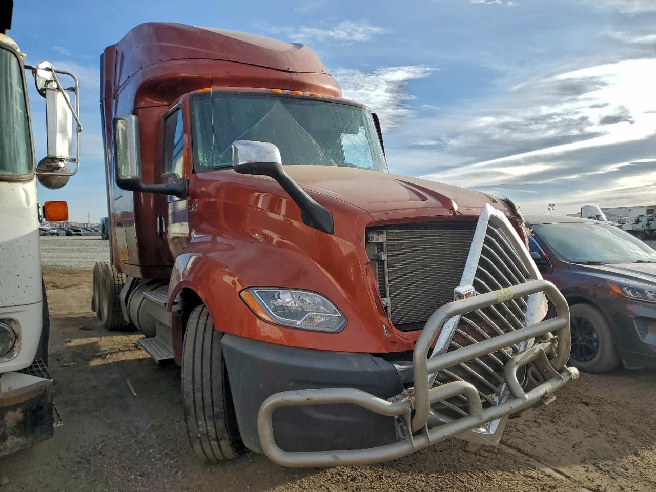 International Lt625 Image 1