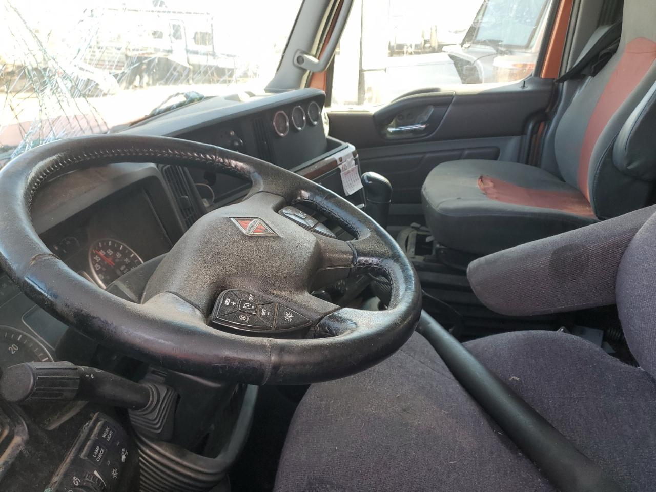 International Lt625 Image 7