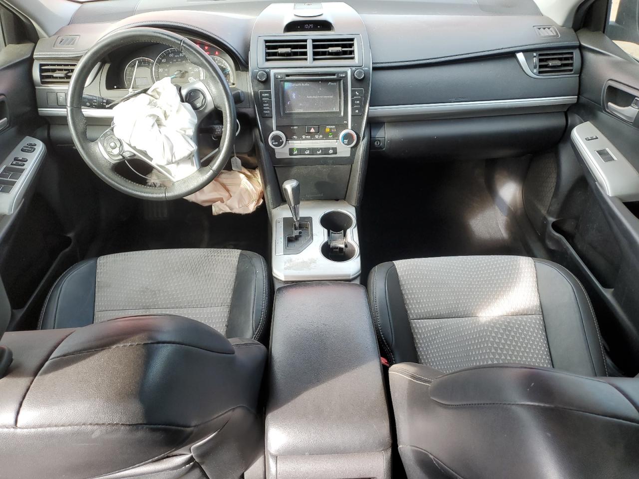 Toyota Camry Base Image 13