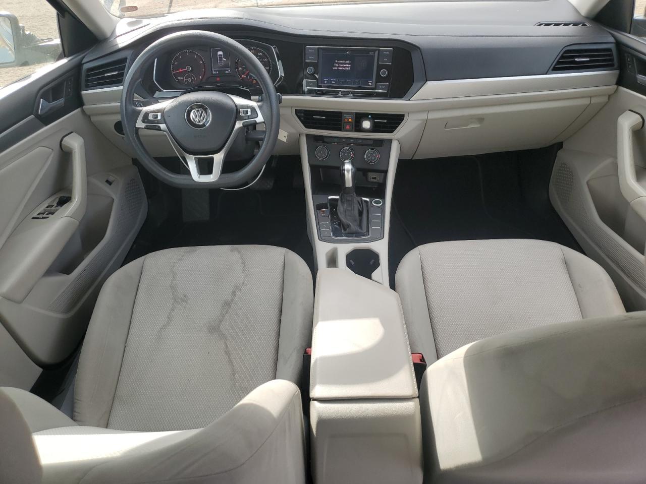 Volkswagen Jetta S Image 9