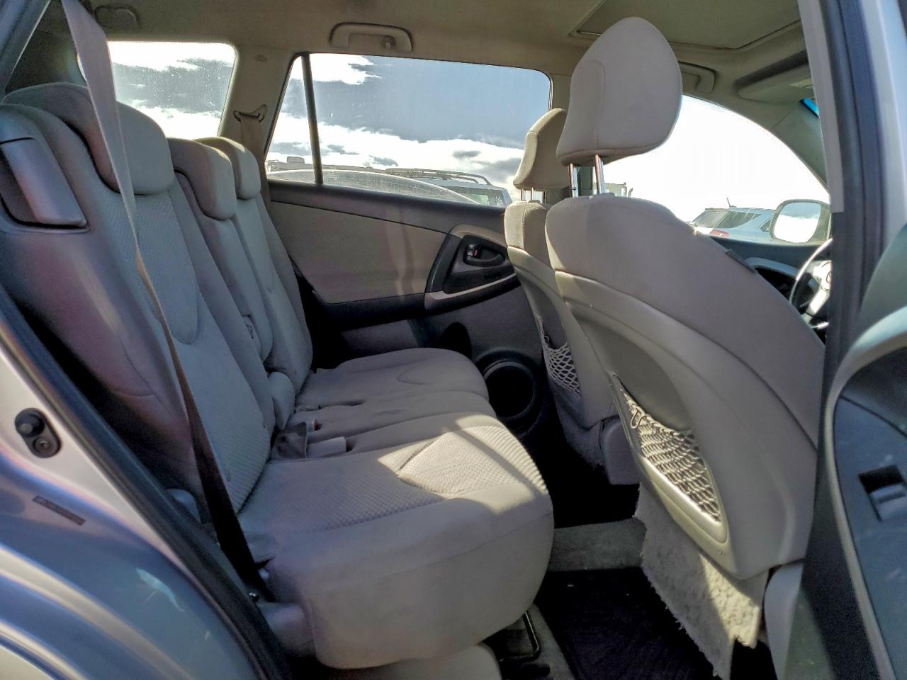 Toyota RAV4 Limited Image 2