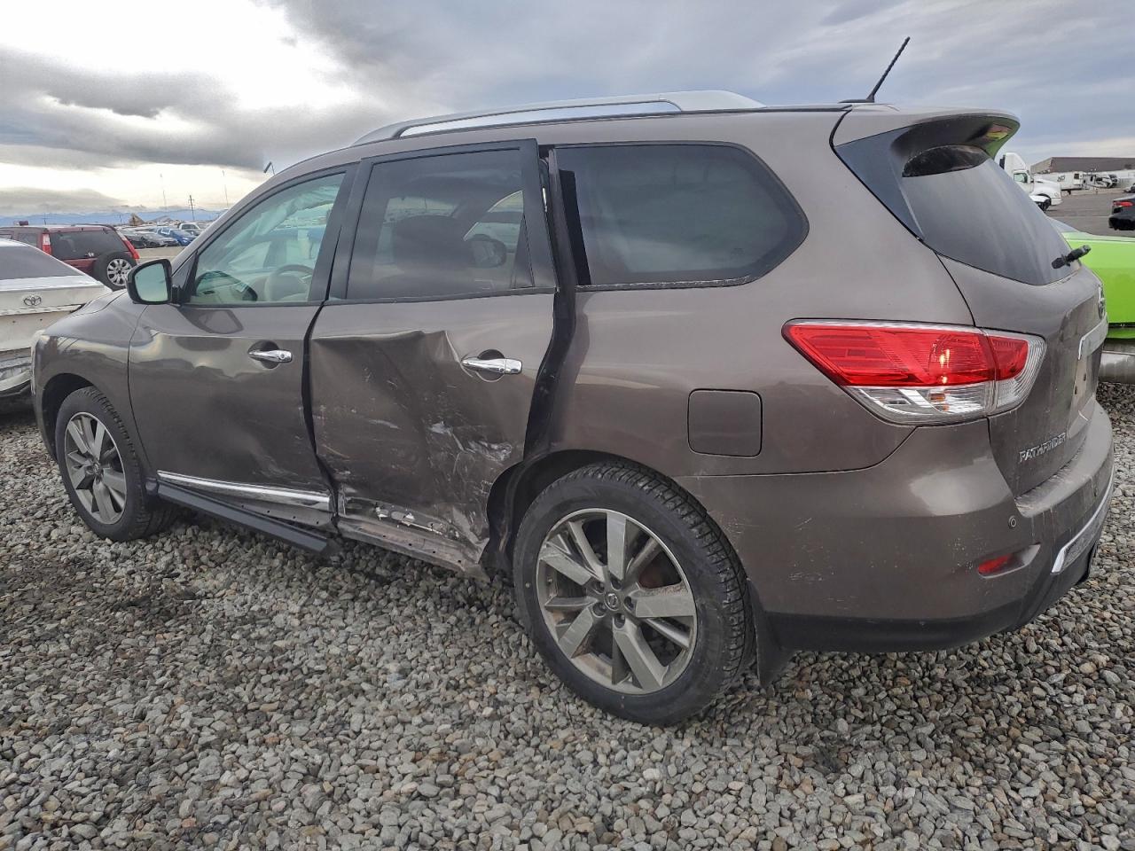 Nissan Pathfinder S Image 10