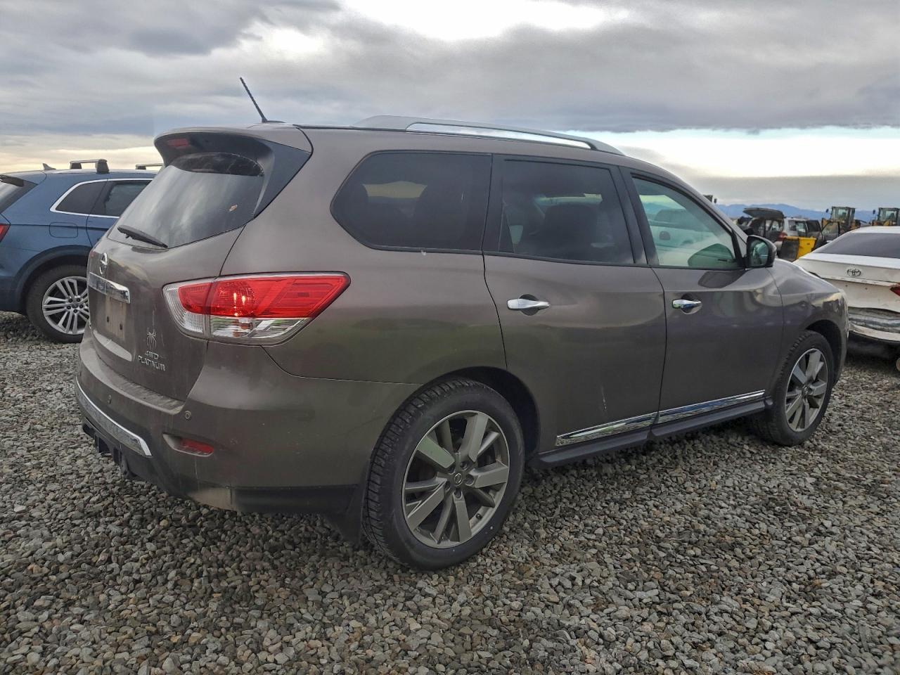 Nissan Pathfinder S Image 8