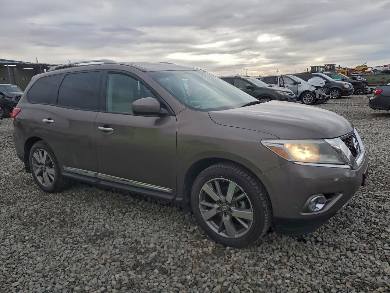Nissan Pathfinder S Image 9