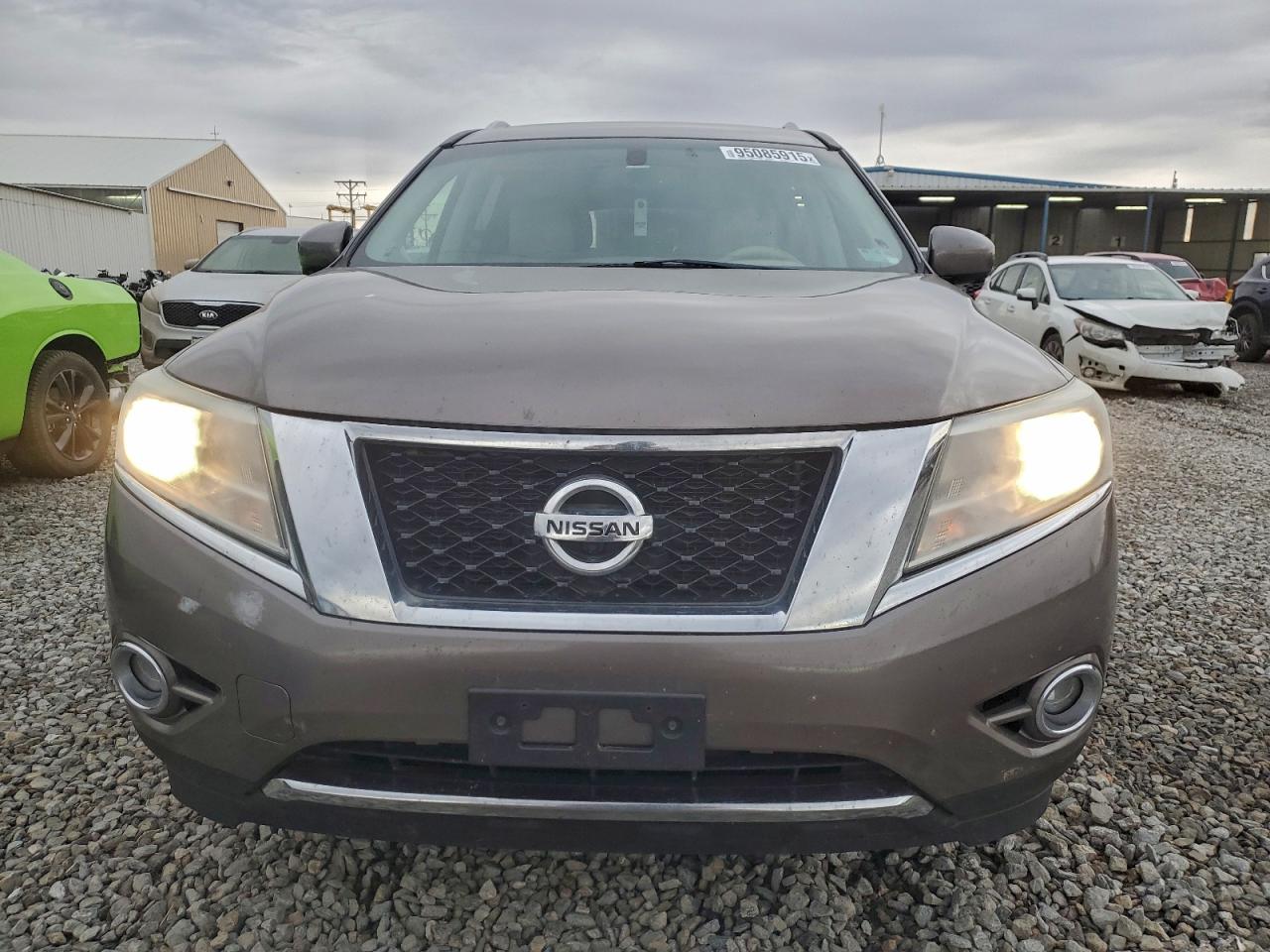 Nissan Pathfinder S Image 5