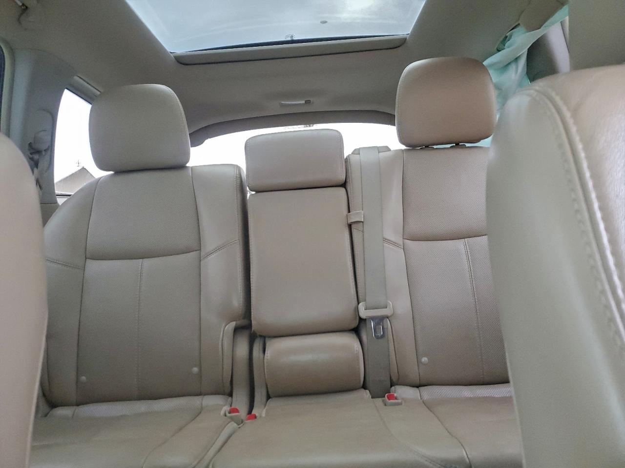 Nissan Pathfinder S Image 3