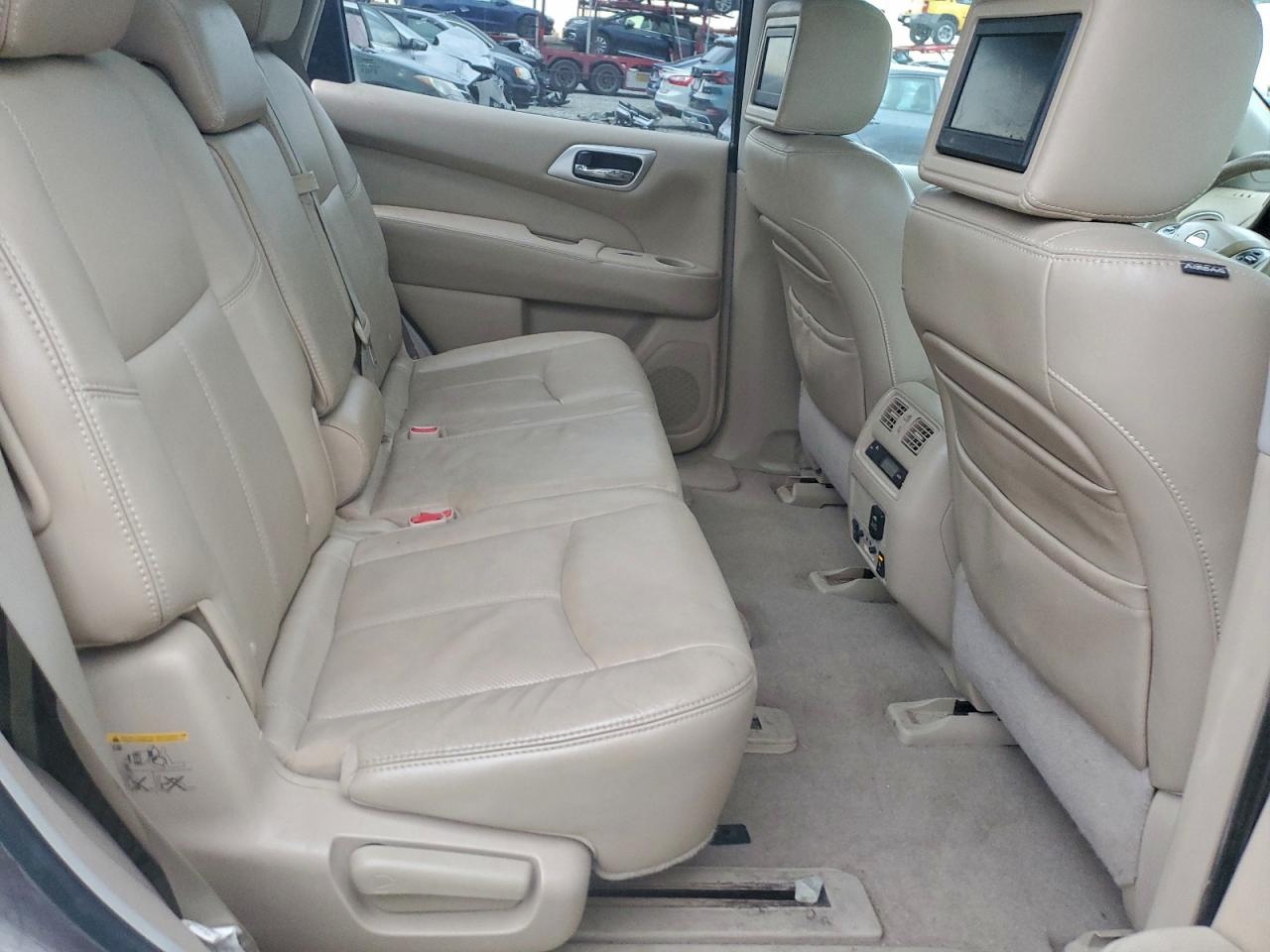 Nissan Pathfinder S Image 4