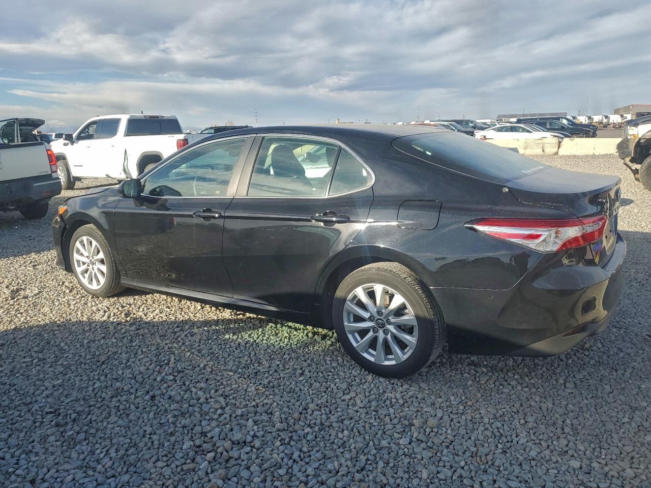 Toyota Camry L Image 4