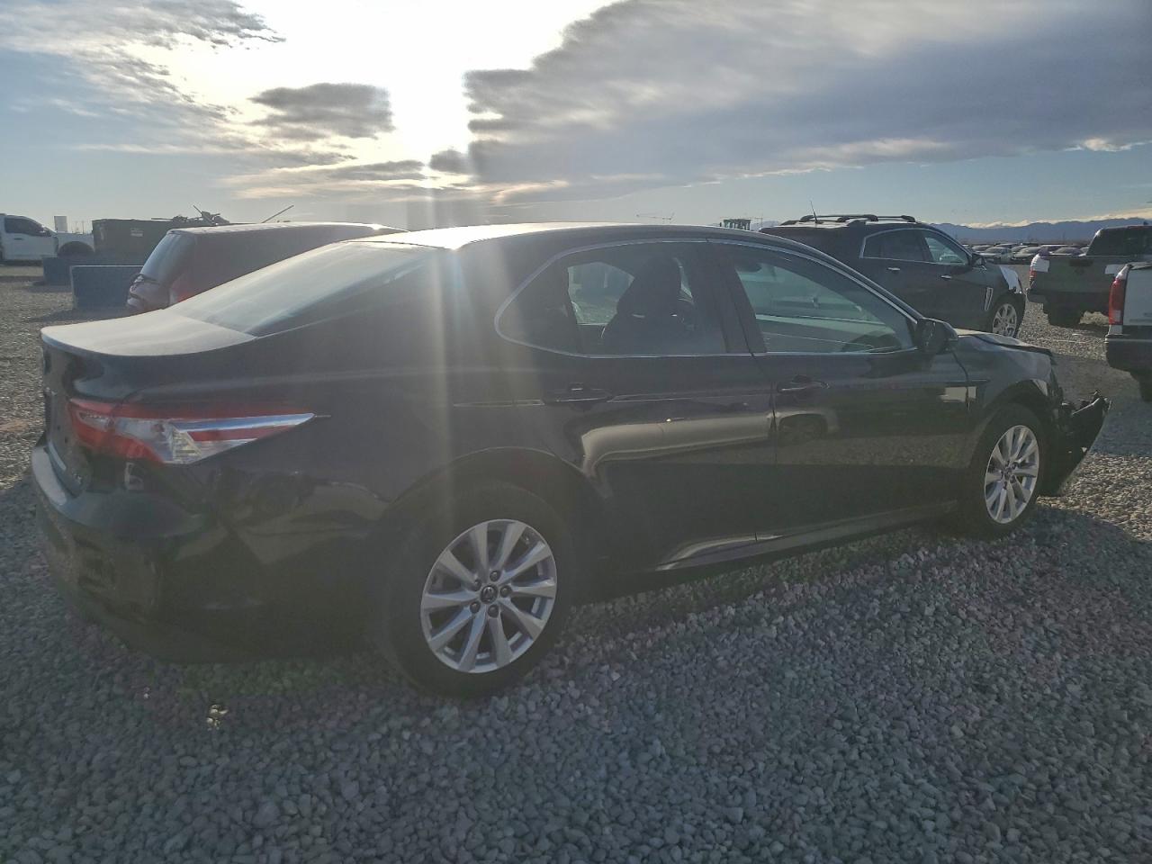 Toyota Camry L Image 5