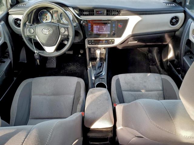 Toyota Corolla L Image 10