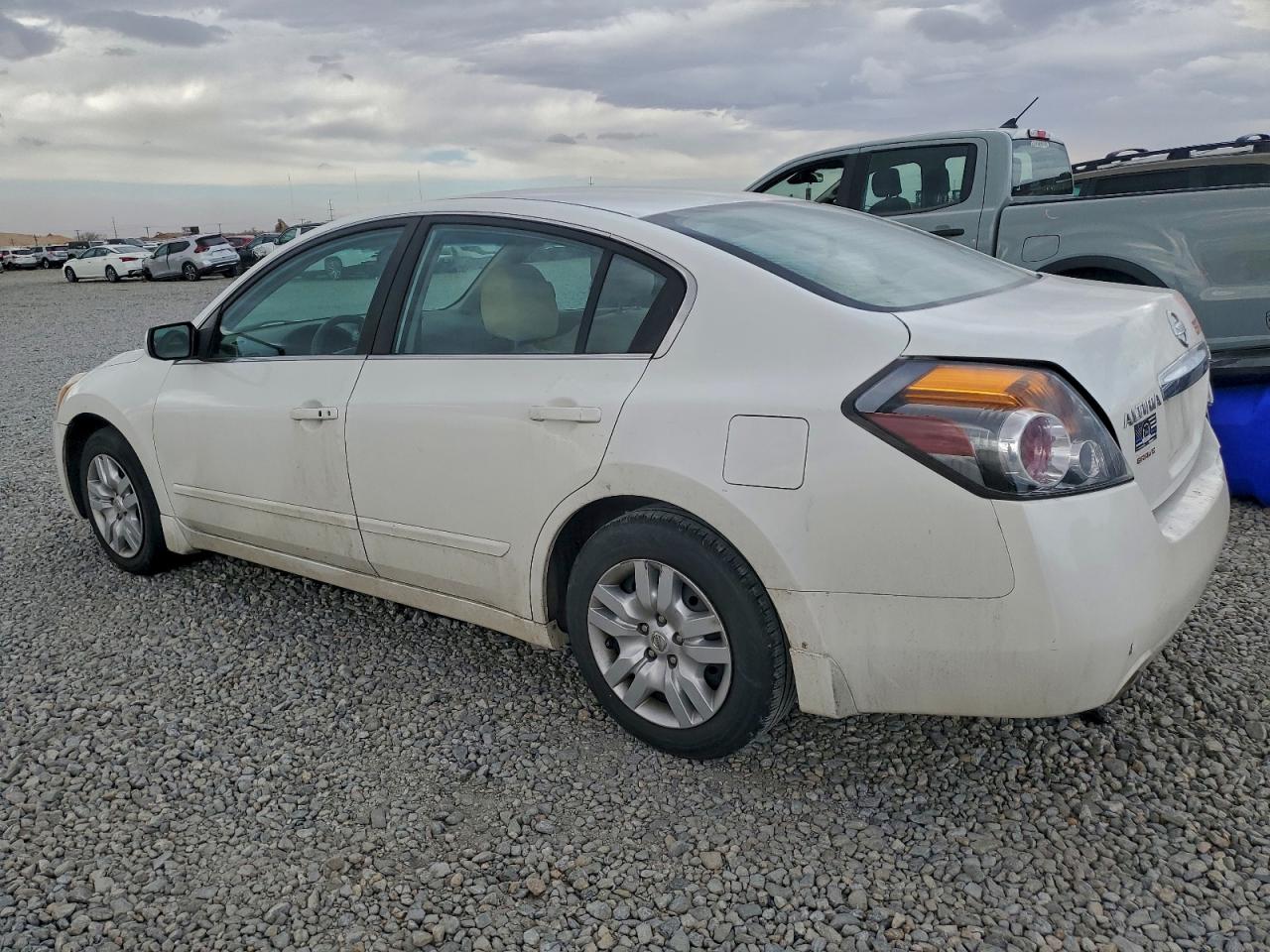 Nissan Altima Base Image 7