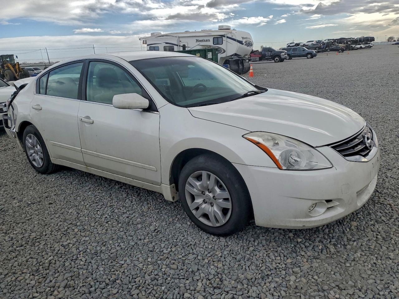 Nissan Altima Base Image 9