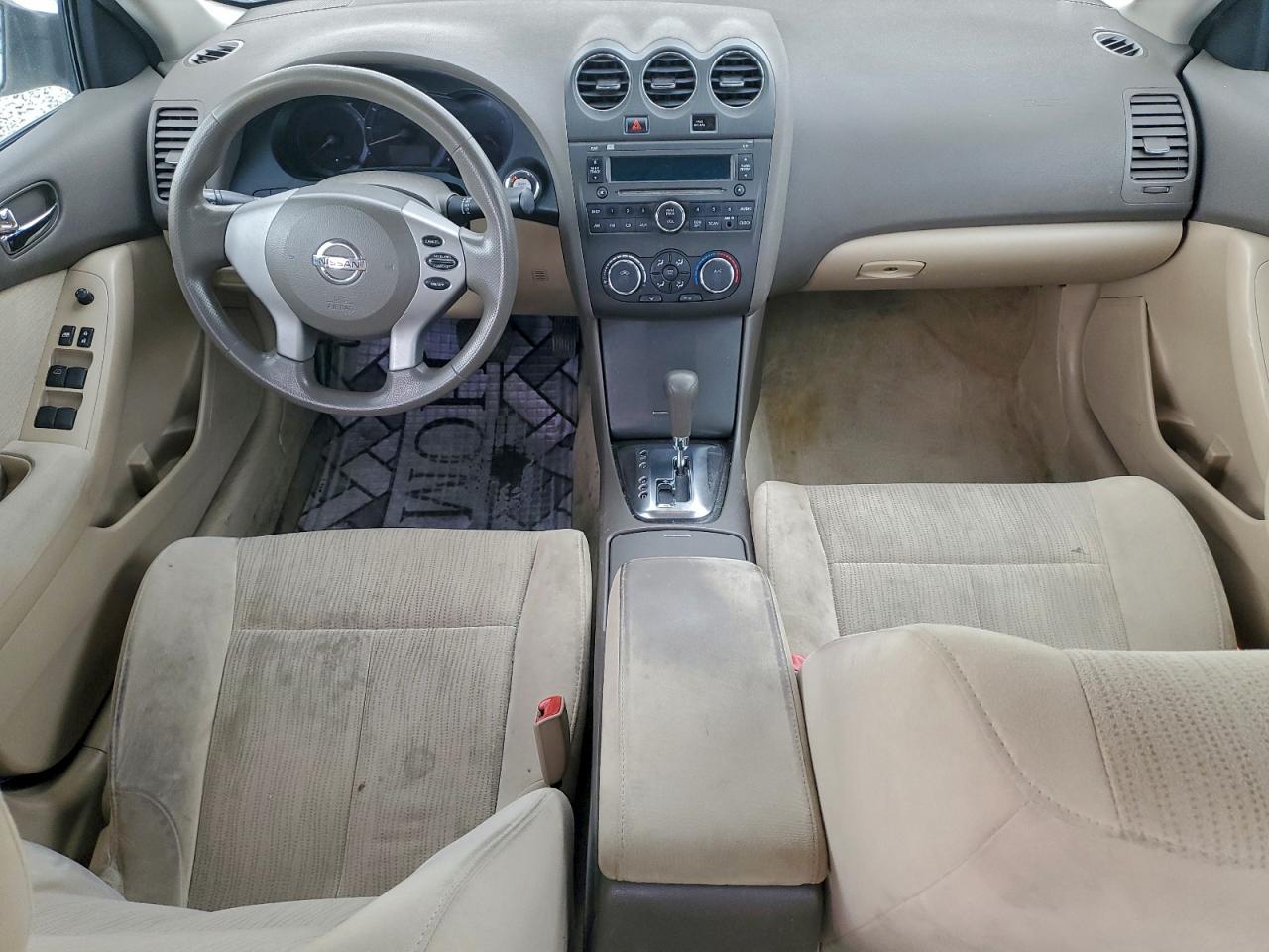 Nissan Altima Base Image 12