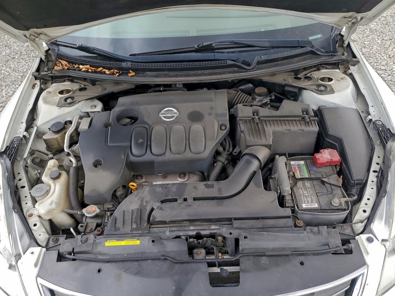 Nissan Altima Base Image 8