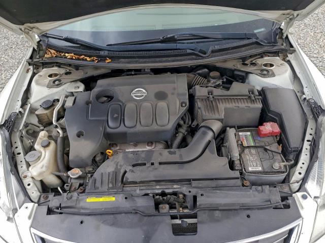 Nissan Altima Base Image 8