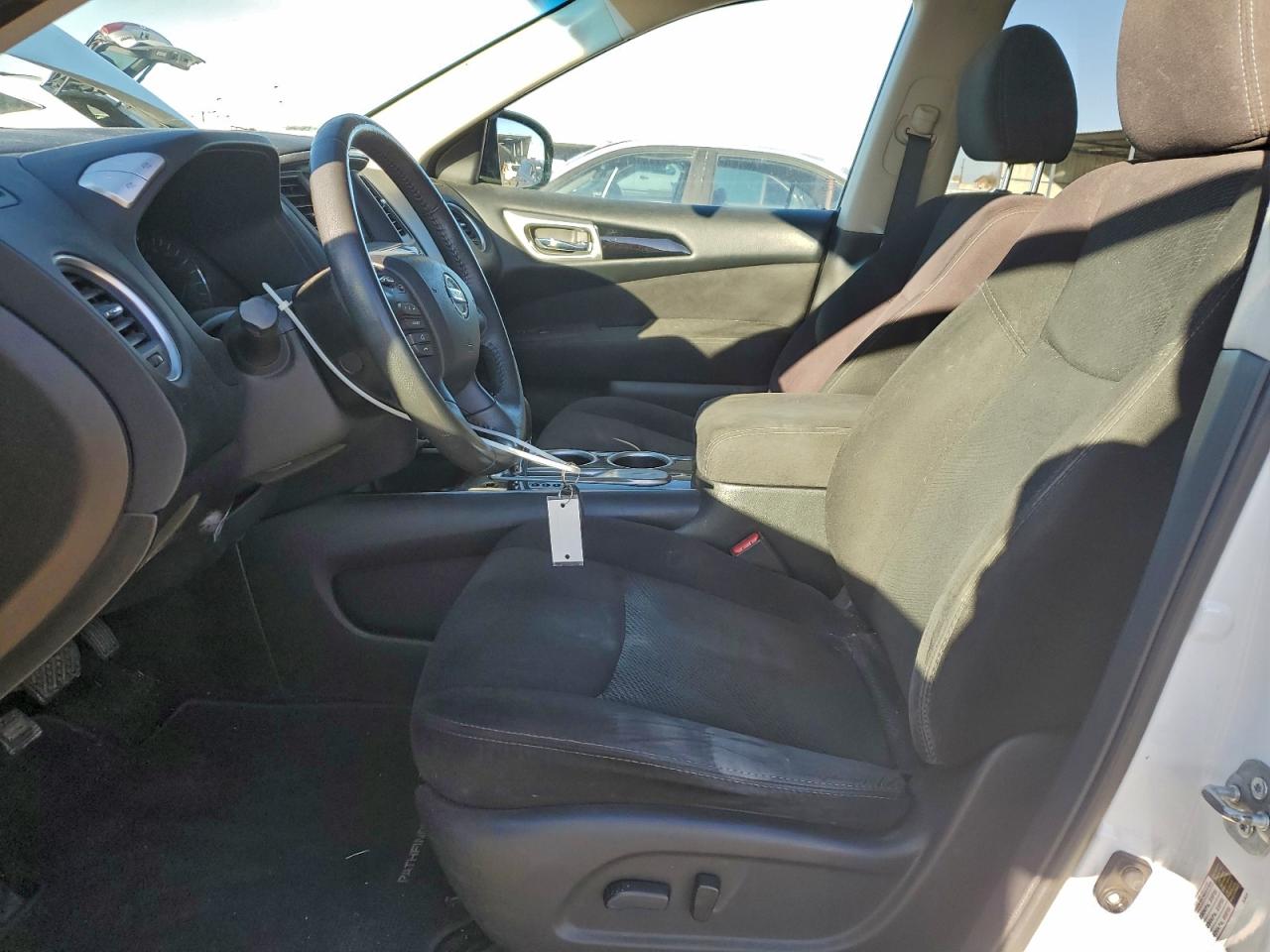 Nissan Pathfinder S Image 14