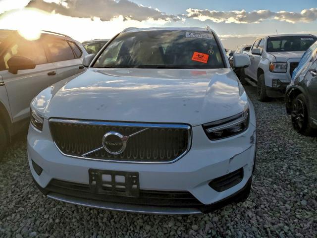 Volvo XC40 T5 Momentum Image 2
