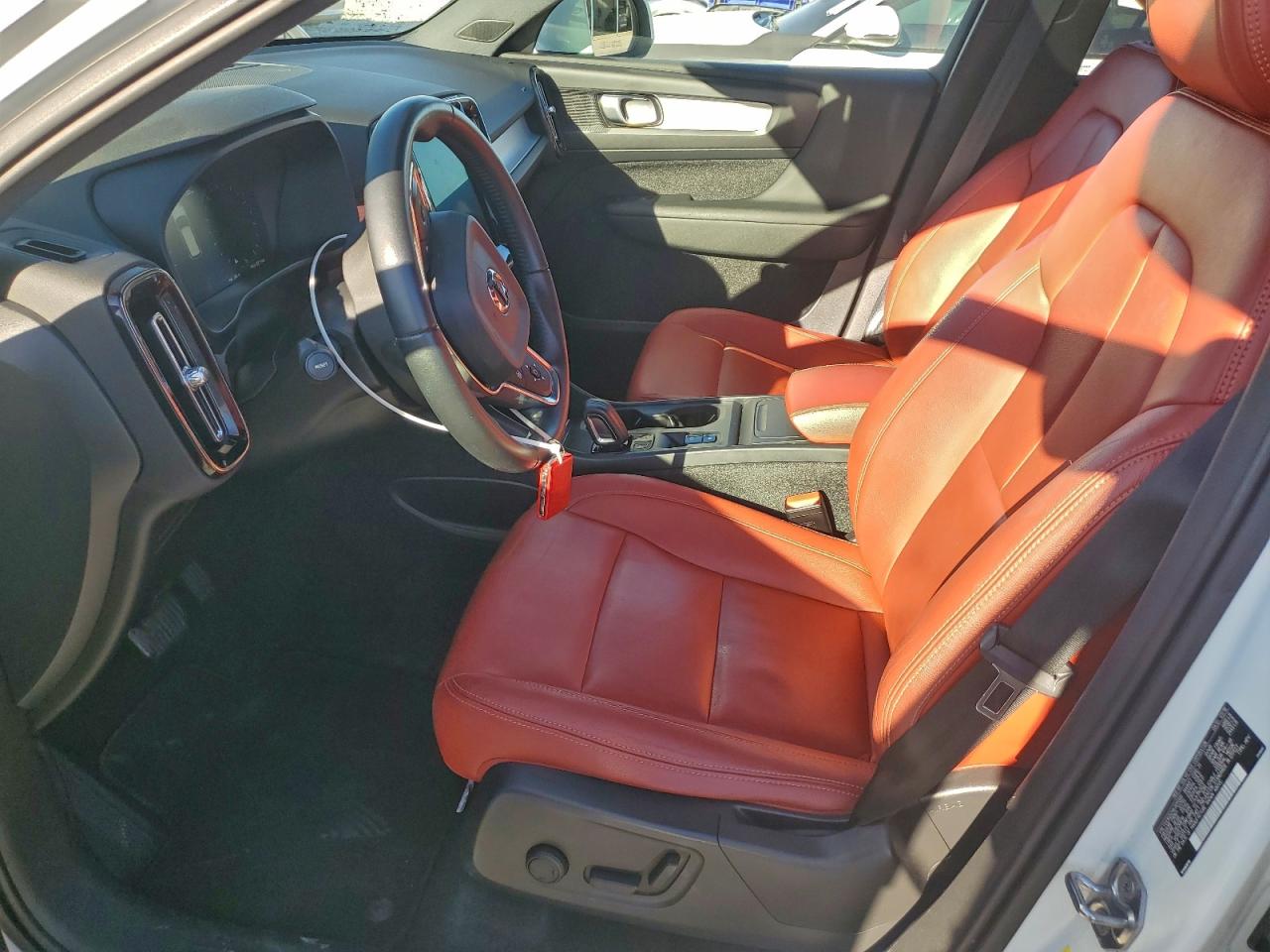 Volvo XC40 T5 Momentum Image 3