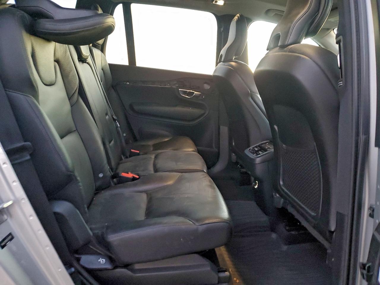 Volvo XC90 T6 Momentum Image 3