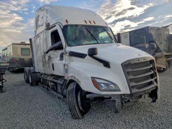  Salvage Freightliner Cascadia 1