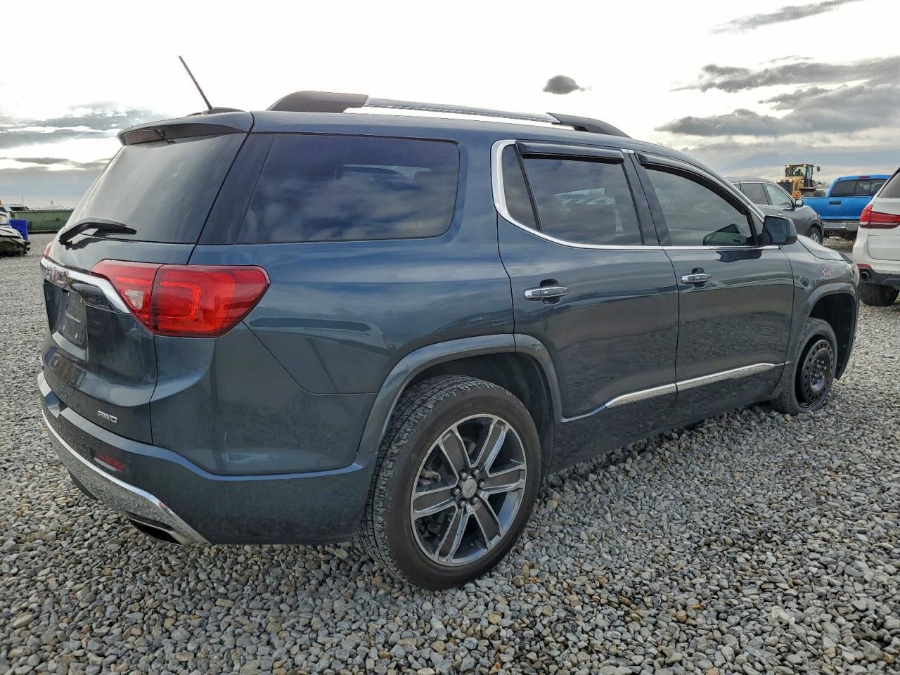 GMC Acadia Denali Image 6