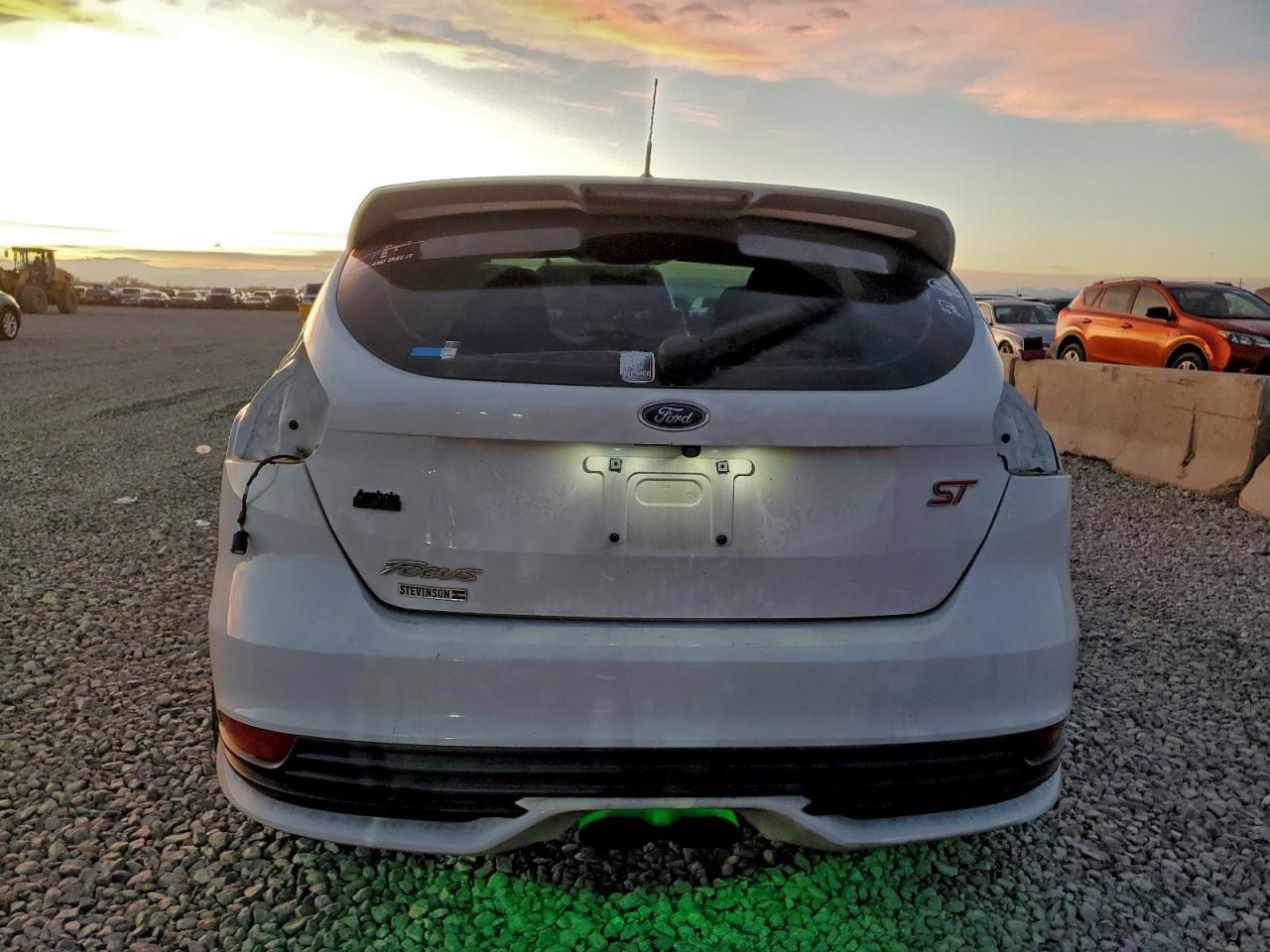 Ford Focus St Image 10