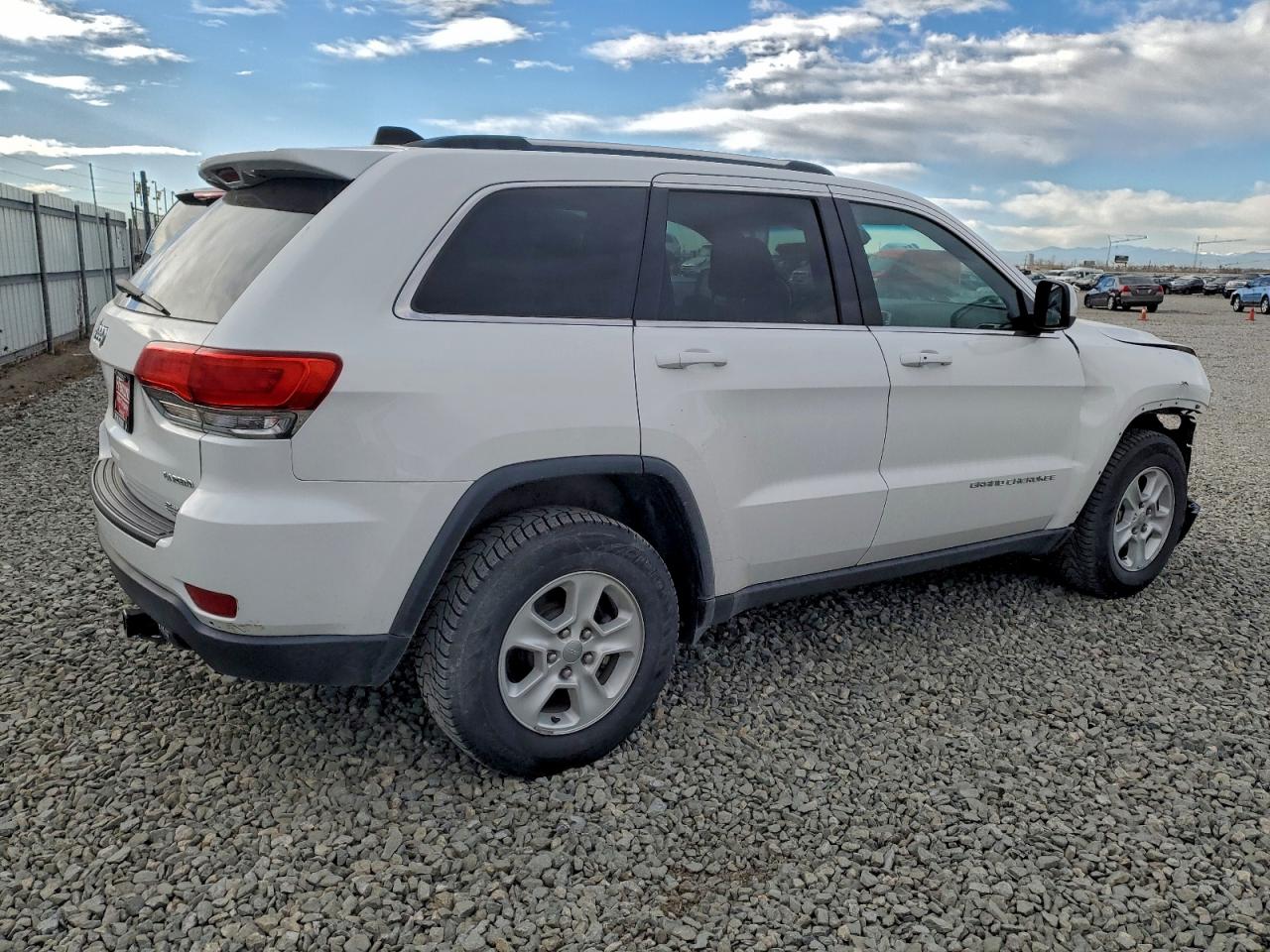 Jeep Grand Cherokee Laredo Image 2