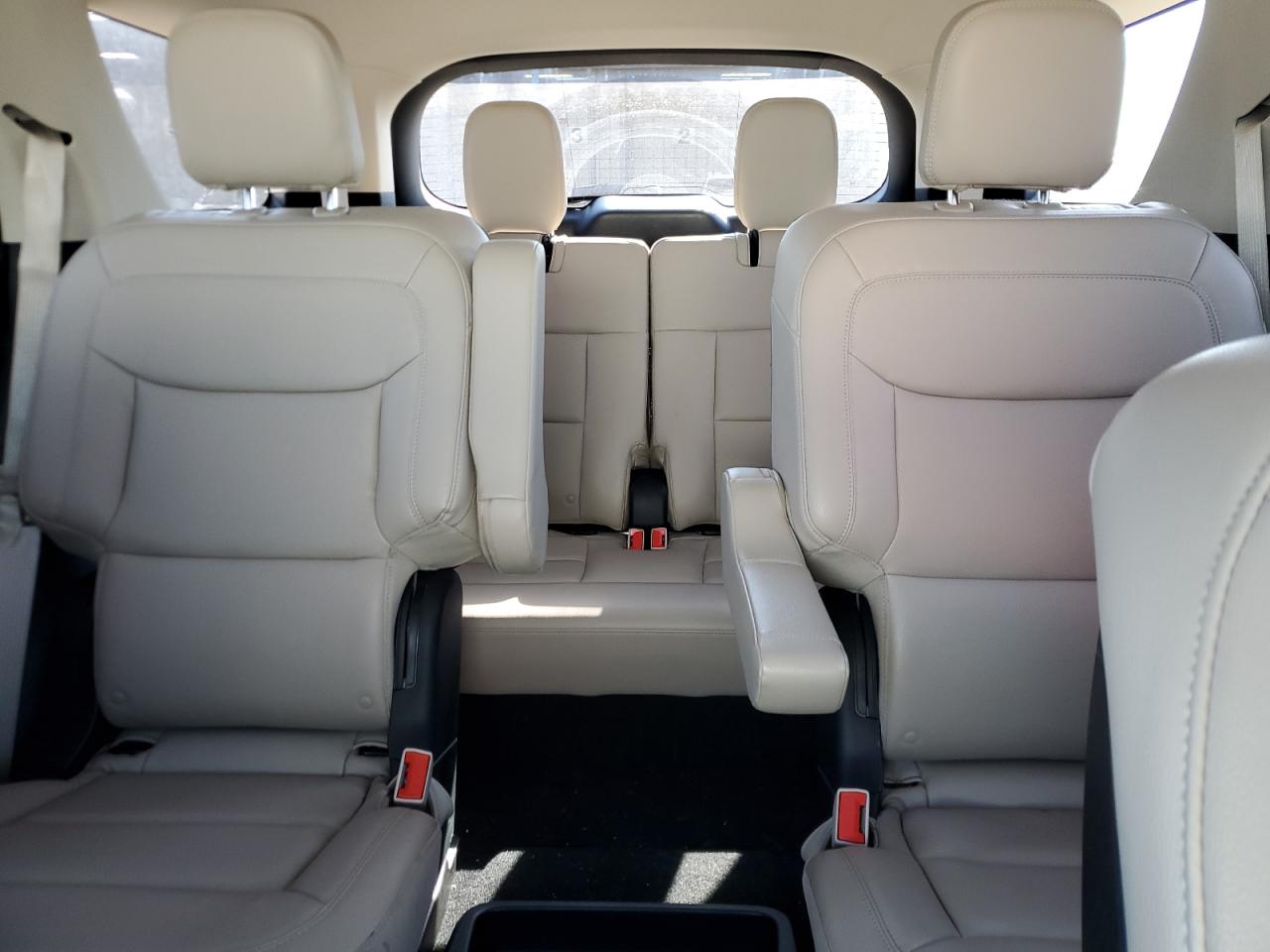 Ford Explorer Xlt Image 11