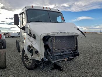  Salvage Freightliner Cascadia 1