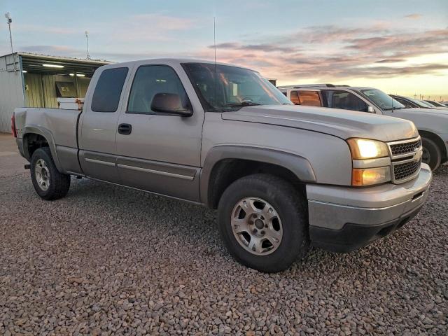 Chevrolet Silverado K1500 Image 3