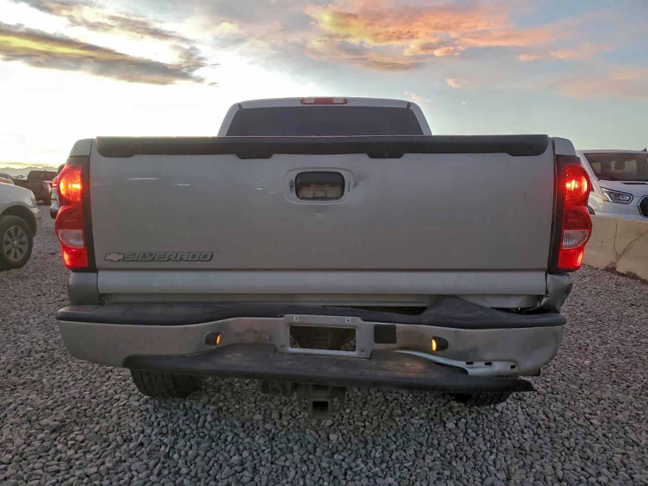 Chevrolet Silverado K1500 Image 5